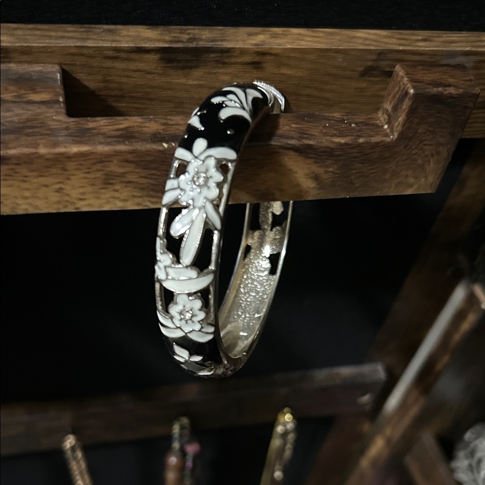 Elegant Black and White Floral Enamel Bangle Bracelet